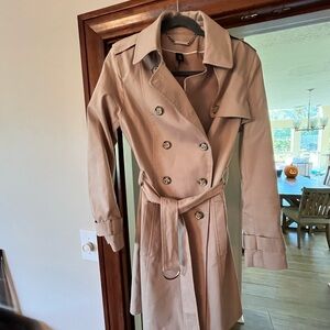 White hose black market classic mid length trench coat size medium
